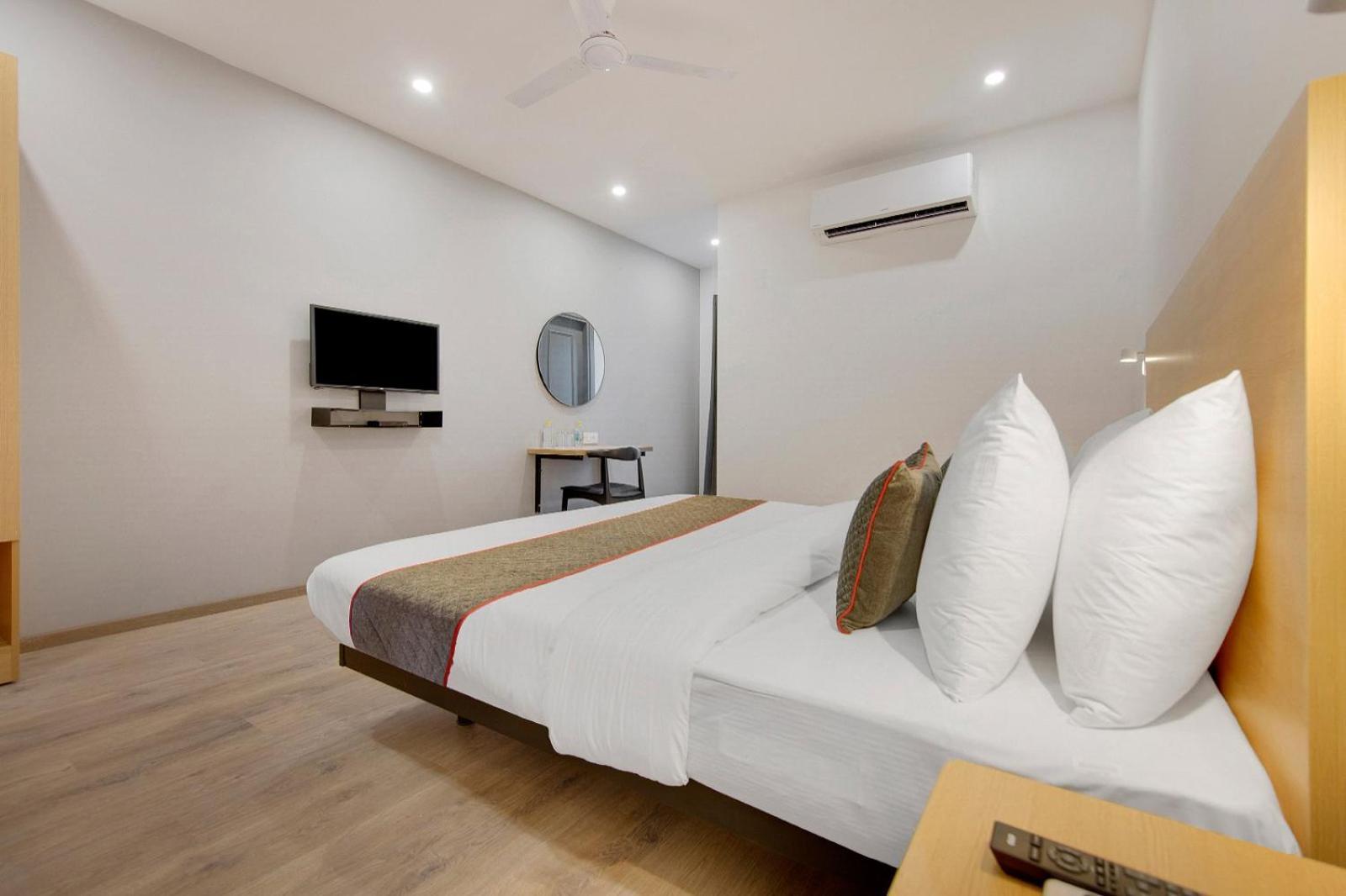 Naveen Hotel 4*
