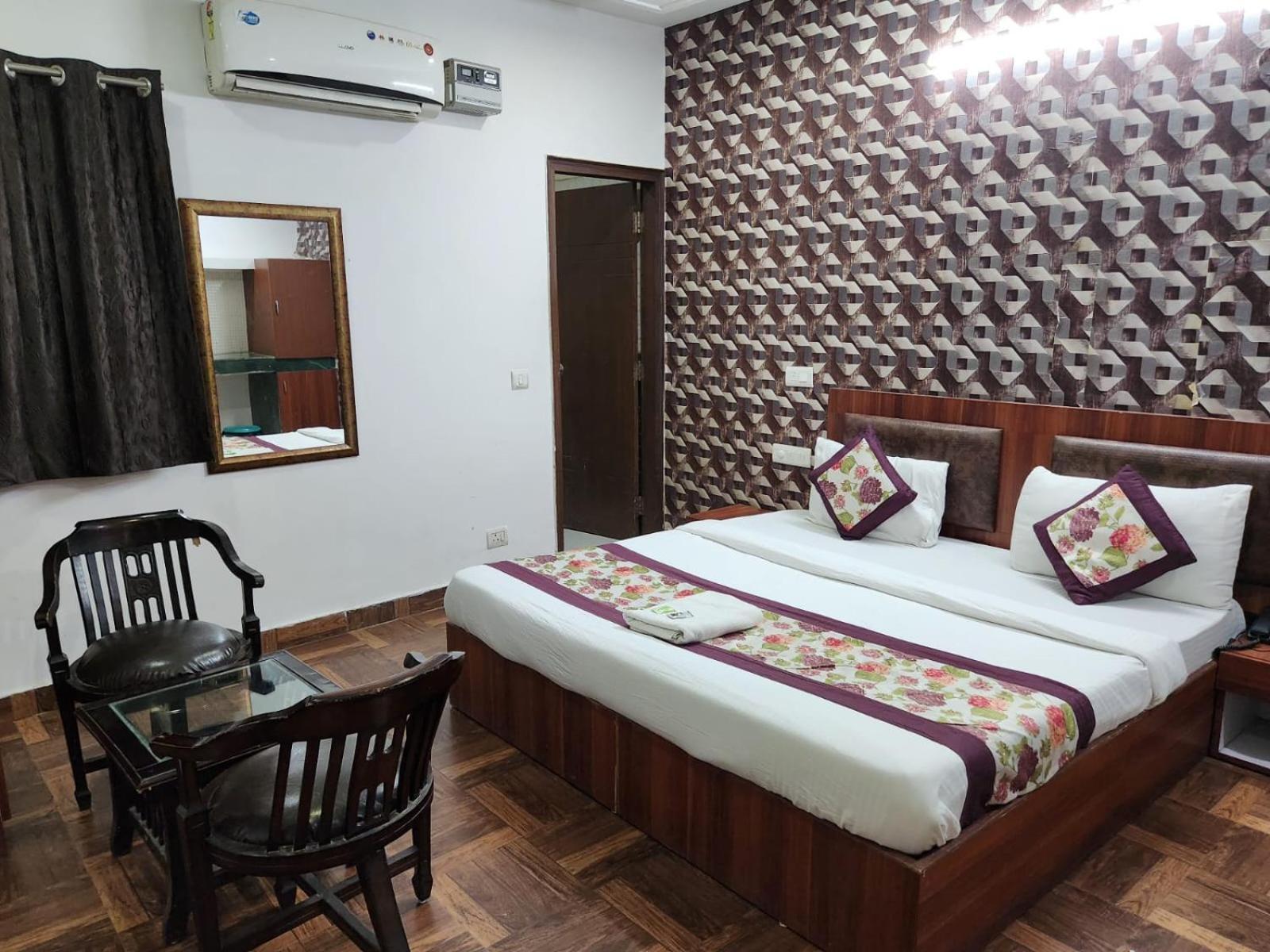 Naveen Hotel